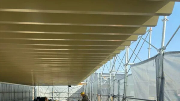 福島県郡山市|溶融亜鉛めっき庇取付・吊り折板屋根施工