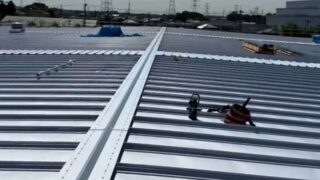 茨城県猿島郡｜屋根葺き完了、外壁張り作業